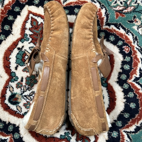 UGG Dakota Chestnut Sheepskin Leather Bow Slippers size 11 - Picture 7 of 16